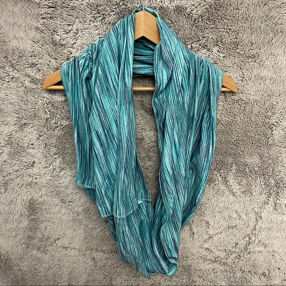 Champion Infinity Scarf - Picture 2 of 4
